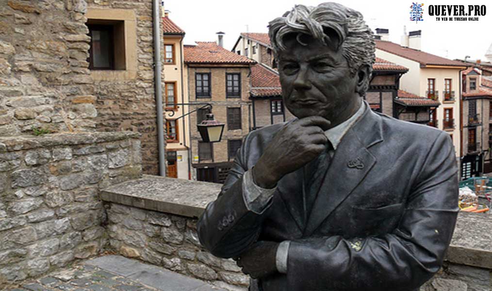 Estatua de Ken Follet Vitoria