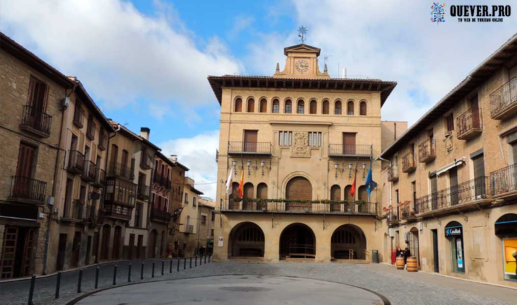 Plaza del Ayuntamiento Olite