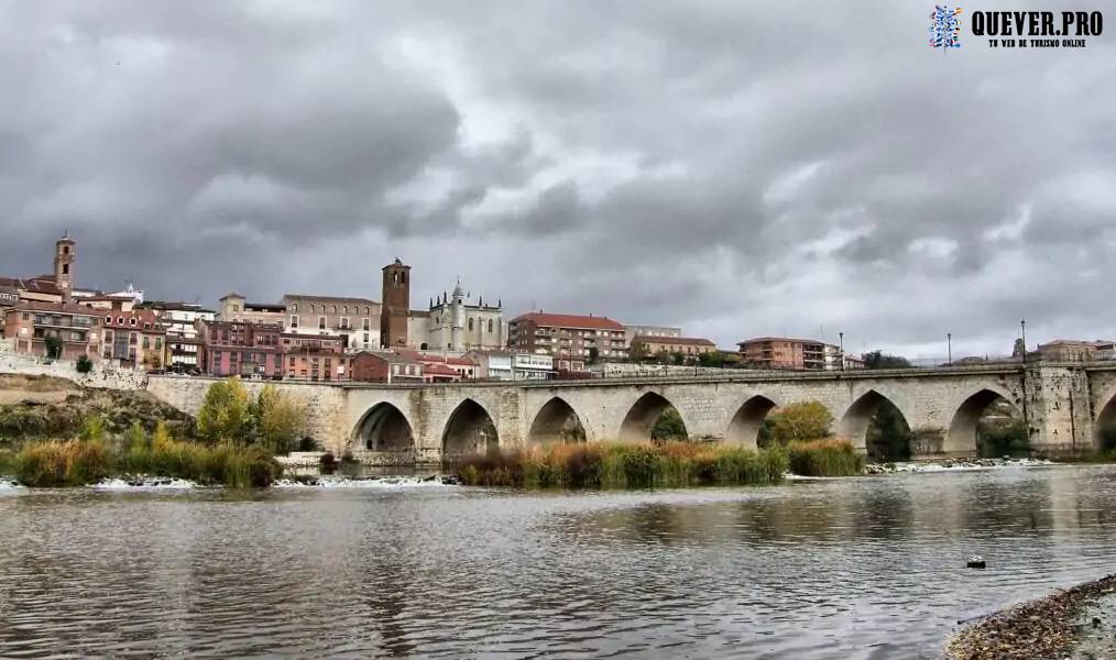 Puente sobre el río Duero