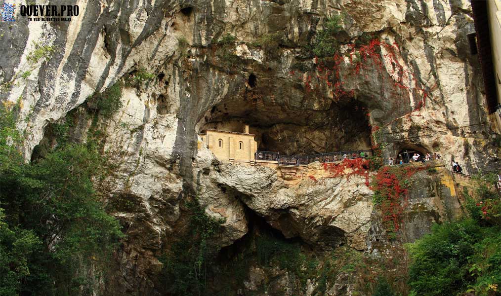 Santa Cueva en Covadonga